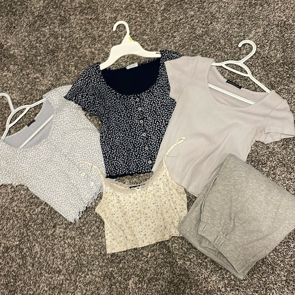 Brandy Melville bundle of 5 items!